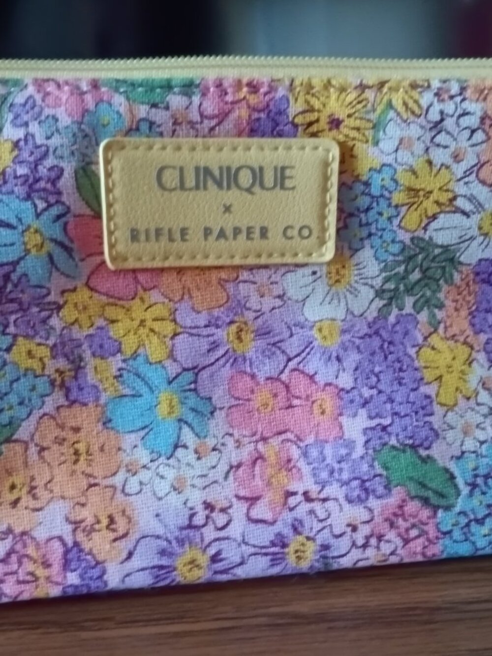 New Clinique Cosmetic Bag with 5 Travel Size Products - Picture 5 of 8